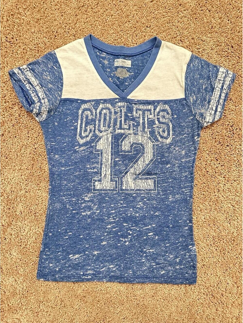 Women’s Size M Indianapolis Colts V-neck Tee